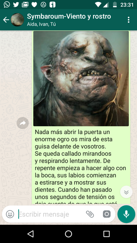 Textos (cuando no hay posibilidad de audios) y fotos son fundamentales para ambientar la historia.
